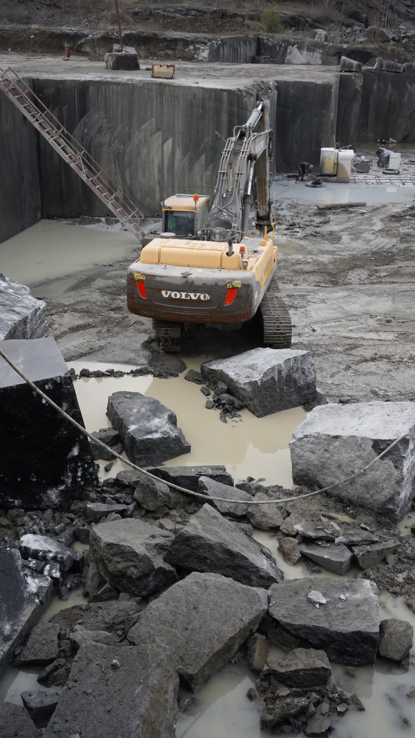 Labradorite extraction process at Golovinski quarry using heavy machinery