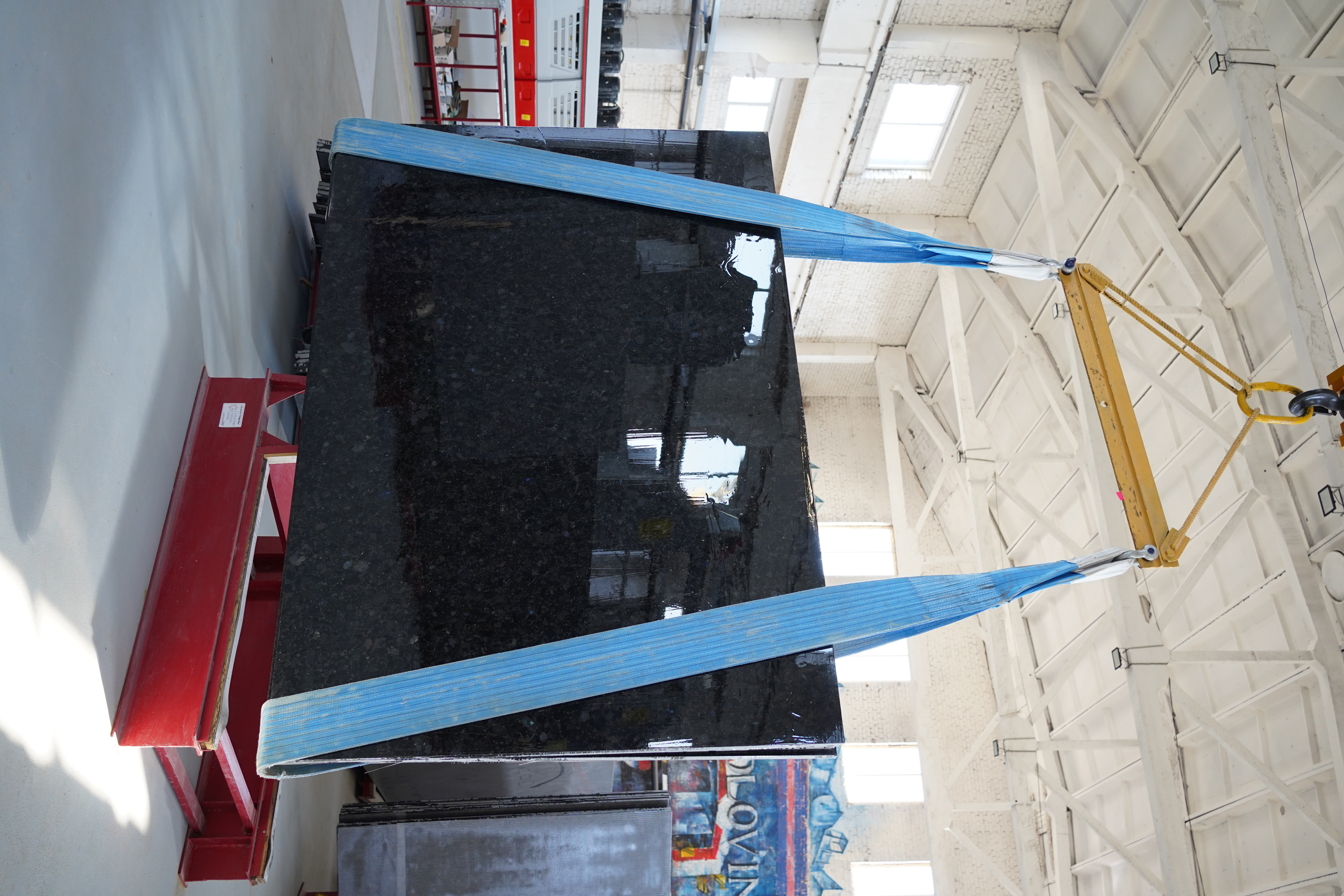 Великоформатний сляб лабрадориту Volga Blue 3000×2000 мм на виробництві Golovinski