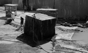 Монолітний блок лабрадориту на родовищі Головинське у кар'єрі Golovinski