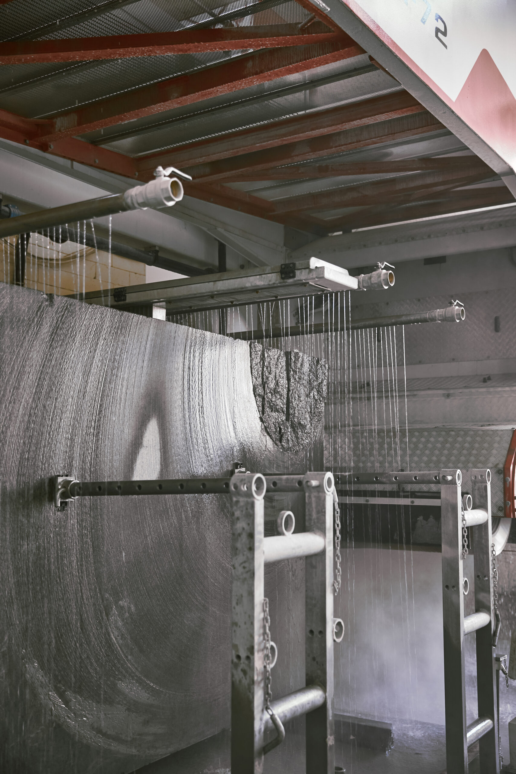 Polishing of Volga Blue labradorite slabs at Golovinski facility