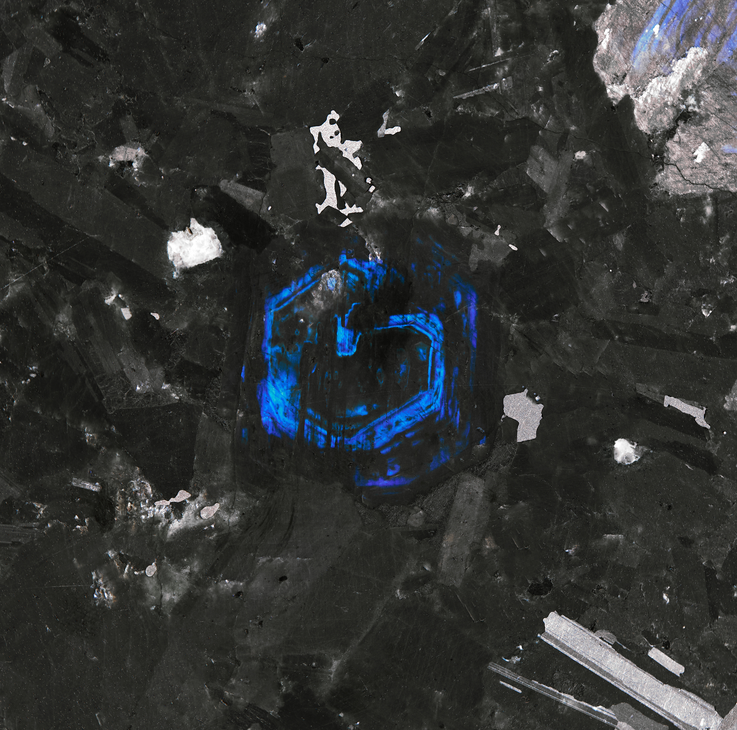 Лабрадоресценція: магія світла у камені