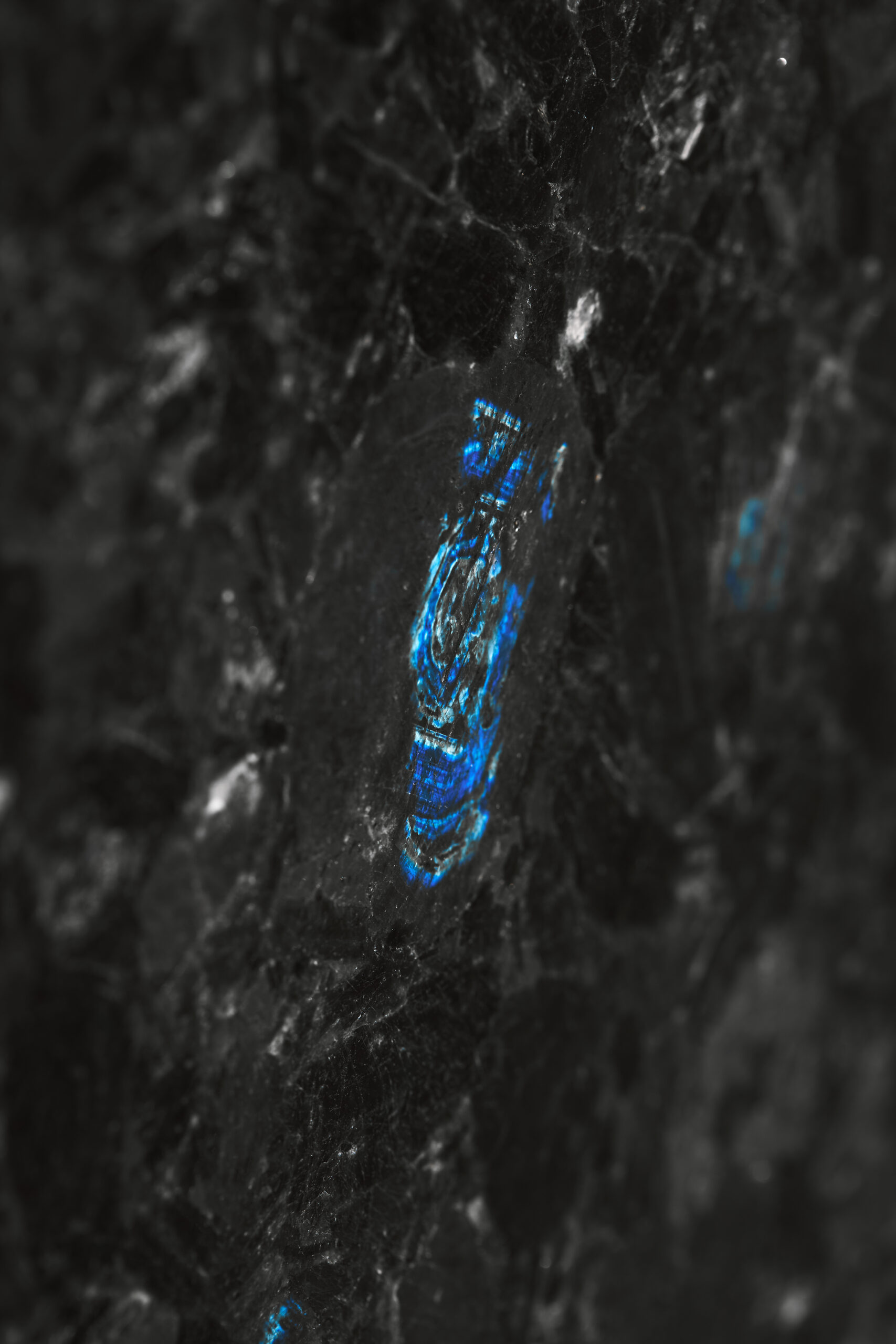 Bookmatch in Stone: The Symmetry of Two Slabs